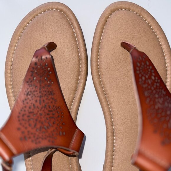 Torrid Brown Laser-Cut Leather Thong Sandals w/ Elastic Strap Closure Sz 11 - Picture 8 of 8